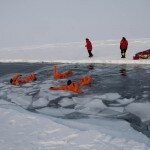 Собаки вытащили полярника из полыньи 