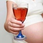 Во время беременности немного алкоголя не повредит Во время беременности немного алкоголя не повредит