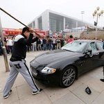 Китаец в знак протеста разгромил Maserati 